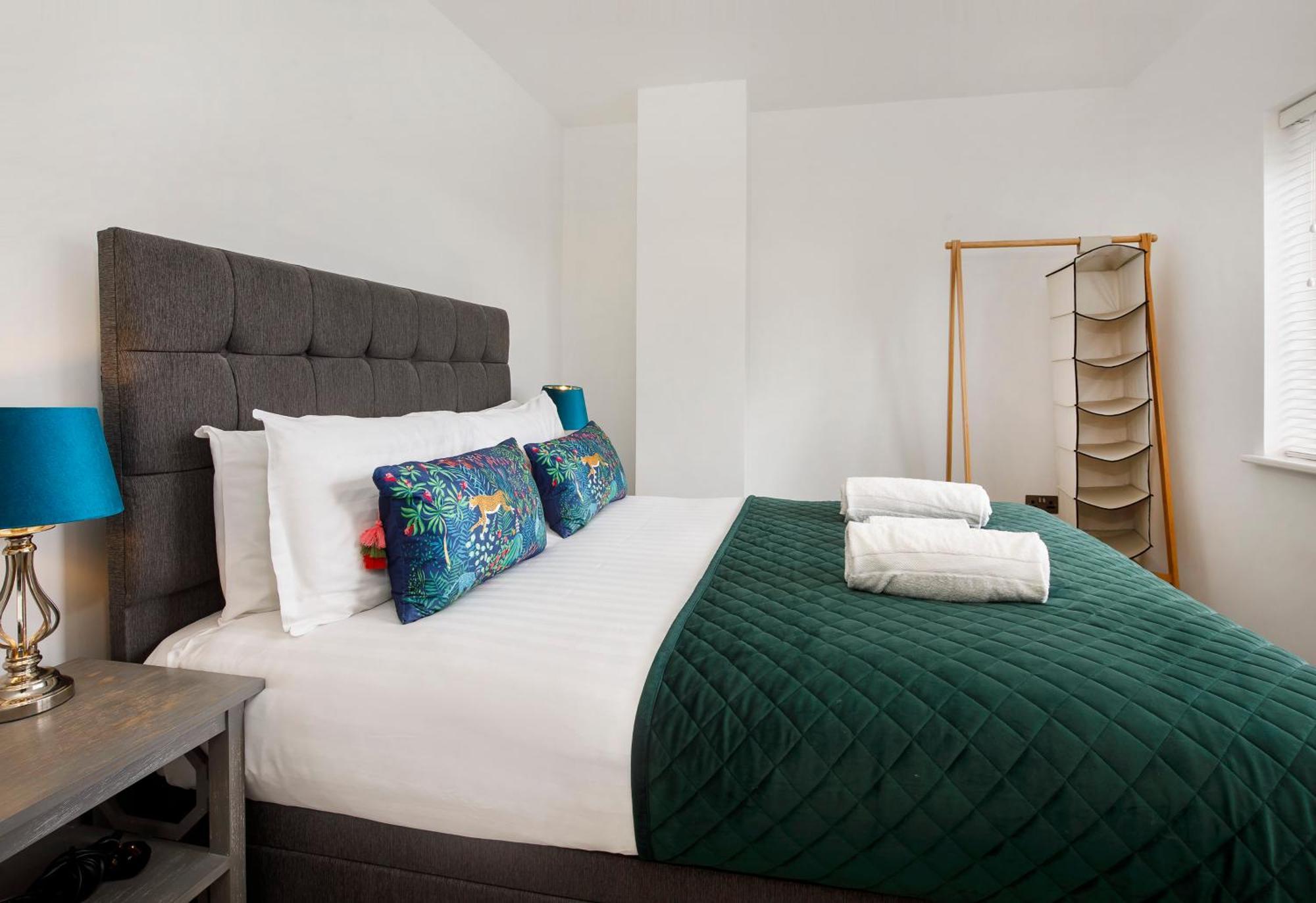 White House Apartments-Free Parking 1 Car Per Apartment York Exterior foto