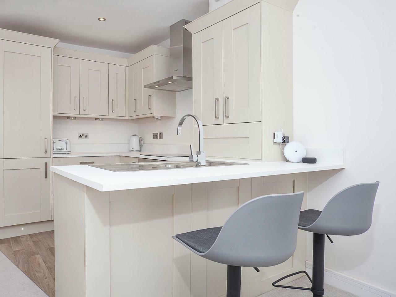 White House Apartments-Free Parking 1 Car Per Apartment York Exterior foto