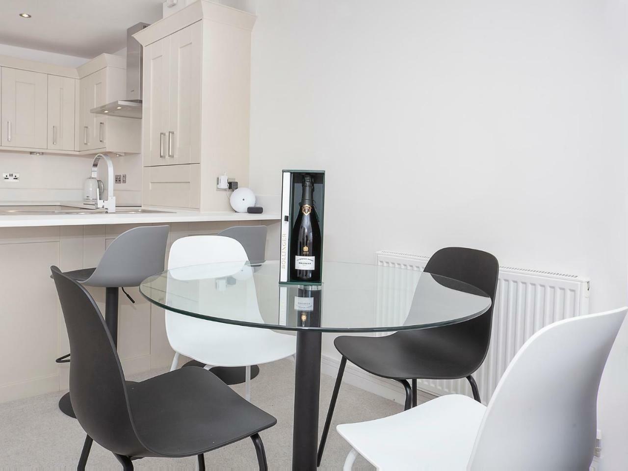 White House Apartments-Free Parking 1 Car Per Apartment York Exterior foto